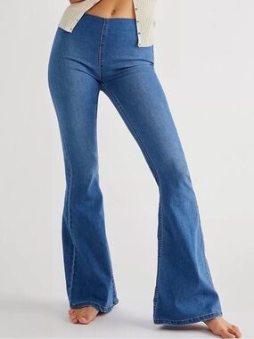 Free People pull on Flare Jeans in blue size 28s